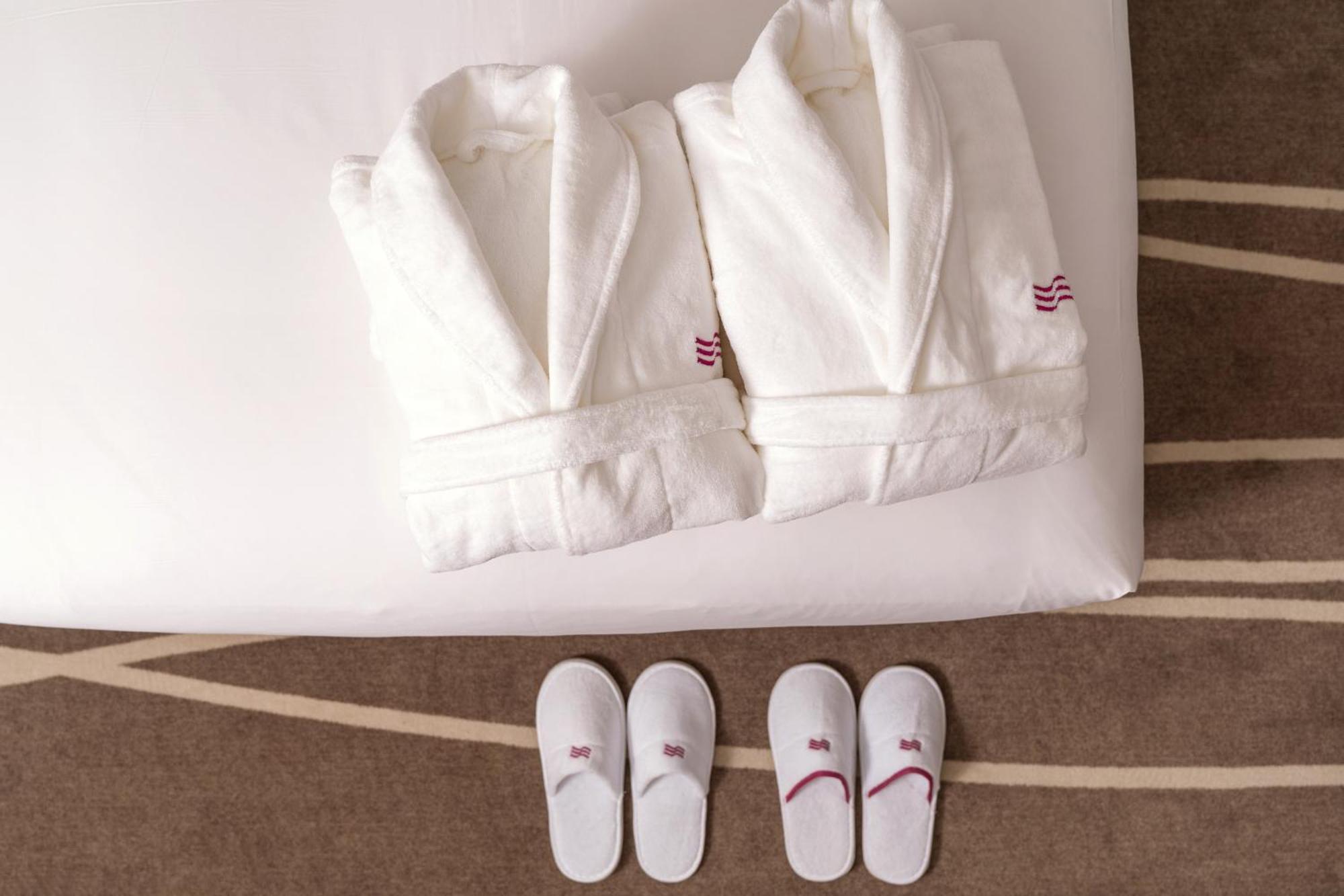 Crowne Plaza Nanjing Road By Ihg Hotel