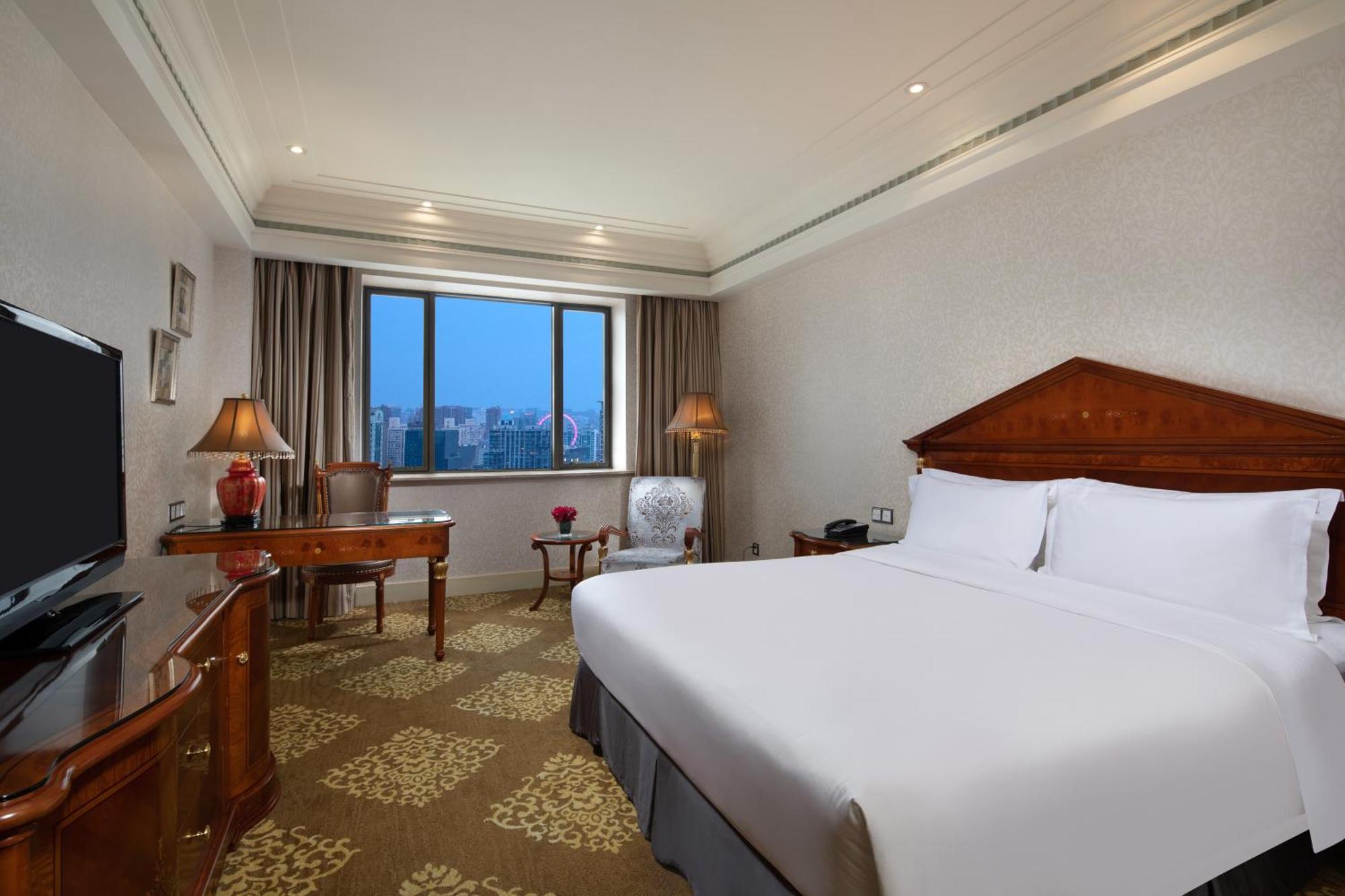 Crowne Plaza Nanjing Road By Ihg 5*